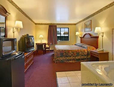 Super 8 By Wyndham Claremore Ok Buitenkant foto